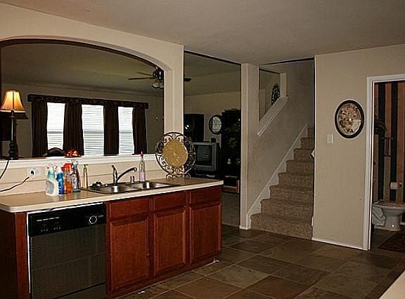 3rd image of 517 Cleveland Dr