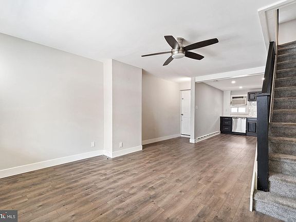 3rd image of 2833 S Sydenham St