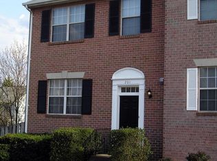 201 Beacon Dr, Sterling, VA 20164