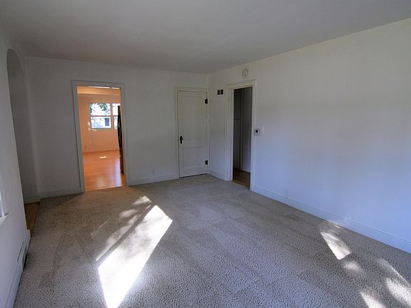 5th image of 303 W 4th St