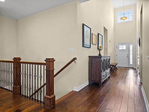 3rd image of 10310B White Sand Ln