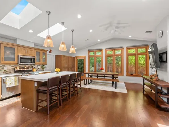 382 Bay Leaf Dr, Chula Vista, CA 91910
