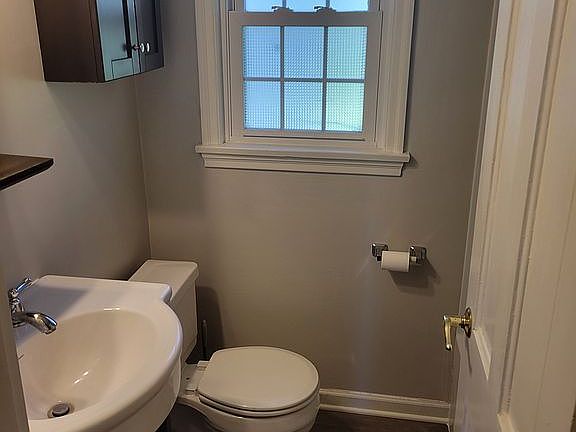 5th image of 703 33rd St NE