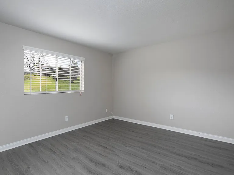 Willow Creek Apartments — Photo 14