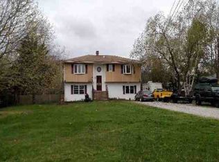 14 Wards Ln, Bellport, NY 11713