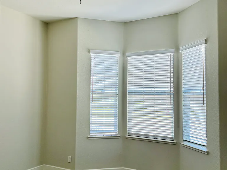 1557 Marigold Way — Photo 6