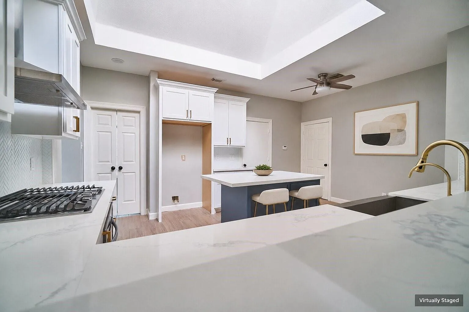 3 bed, 2.0 bath, 2095 sqft, $2,400 — Photo 4
