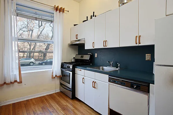 Sold by Brooklyn Real Inc | media 14