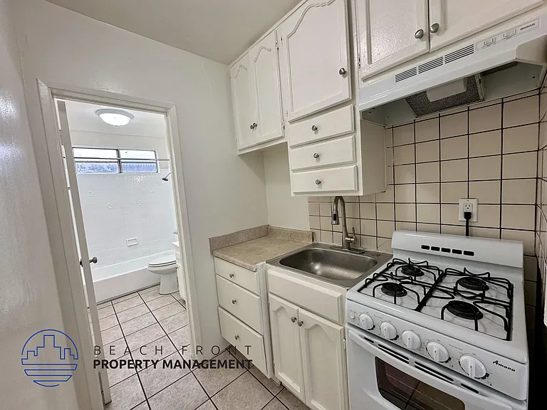 1495 W 29th St — Photo 1