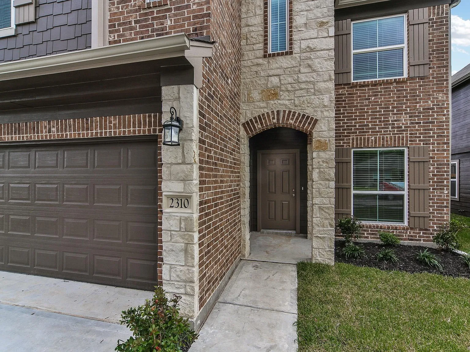 4 bed, 2.5 bath, 1975 sqft, $2,250 — Photo 2