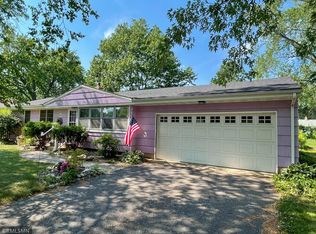 1011 Draper Ave, Roseville, MN 55113