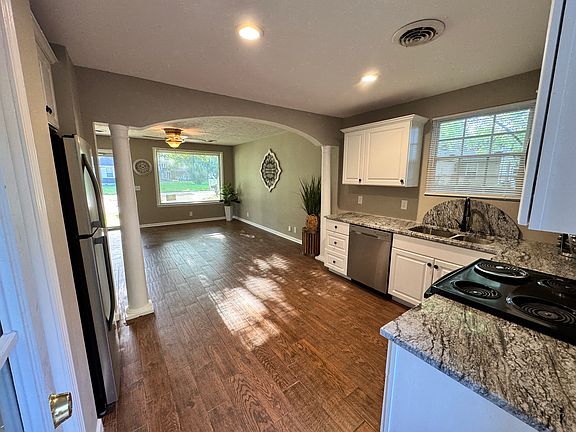 Pillared room transitions.