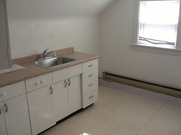 3rd image of 3132 Meadowbrook Blvd #3