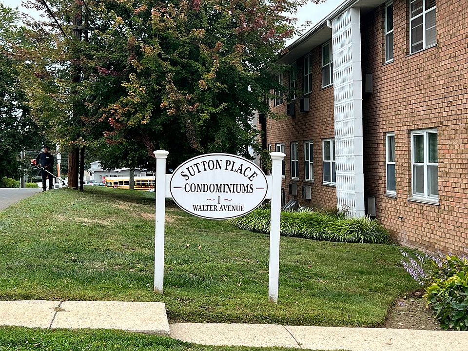 Condo complex
Entrance