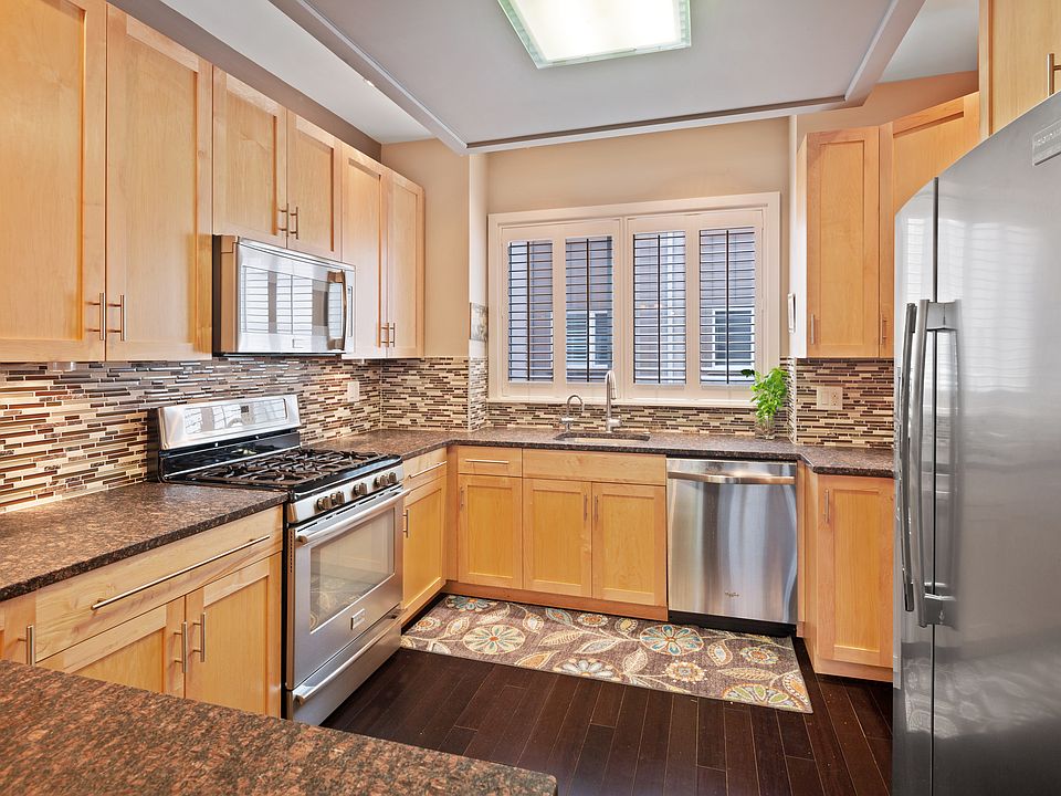 1st image of 211 Brown St Unit 11