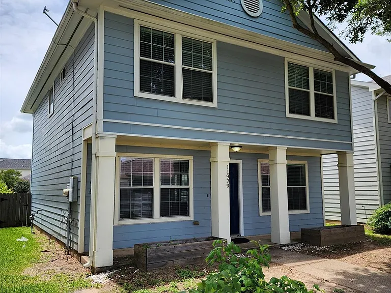 11929 Sanspereil Dr — Photo 2