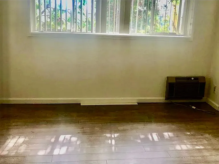 1520 N Hayworth Ave — Photo 17