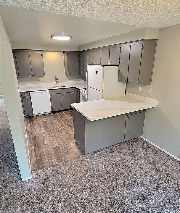 1st image of 980 Edmonds Ave NE #106