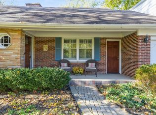 1812 Highland Ter, Glenview, IL 60025