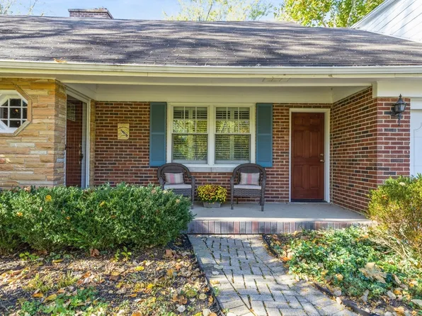 1812 Highland Ter, Glenview, IL 60025
