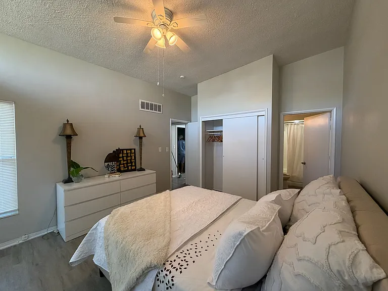 535 Monterey Blvd NE — Photo 20