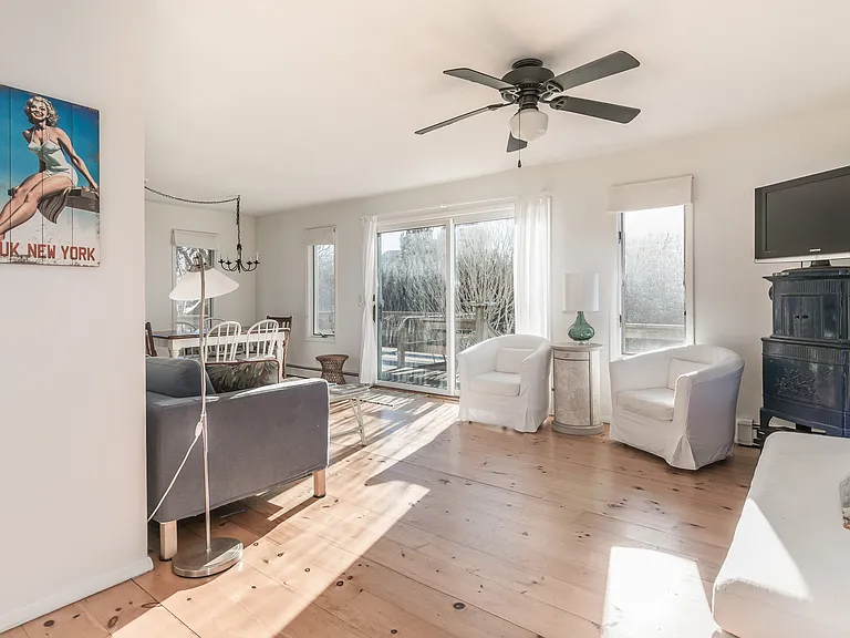 11 Sanger Pl — Photo 2