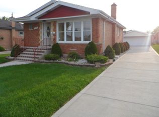 8119 Meade Ave, Burbank, IL