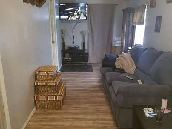 3rd image of 337 Shoreland Cir