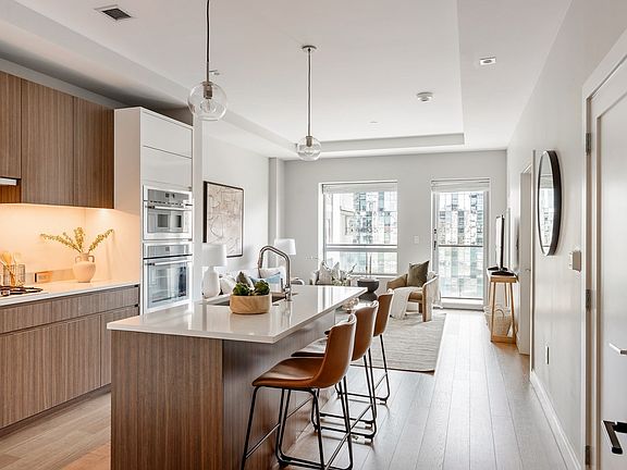 3rd image of 100 Shawmut Ave #912