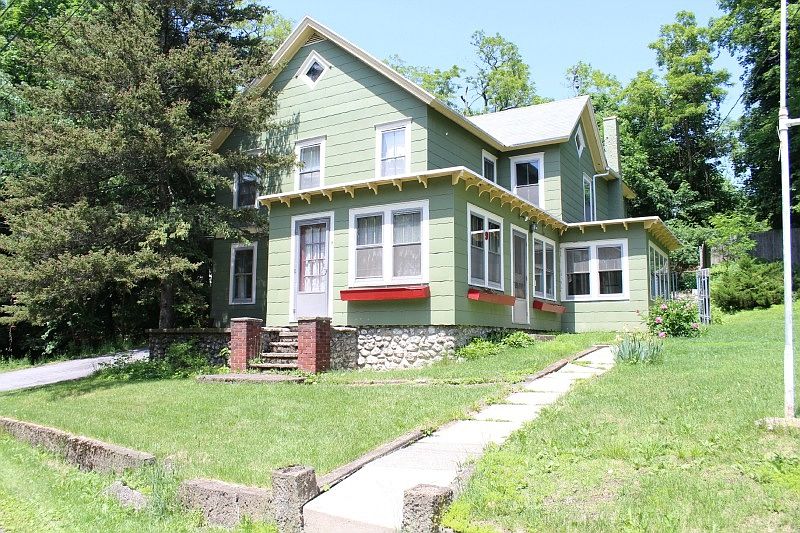 1st image of 9 Railroad Ave
