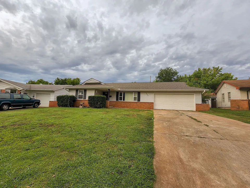 1304 Thompson Dr