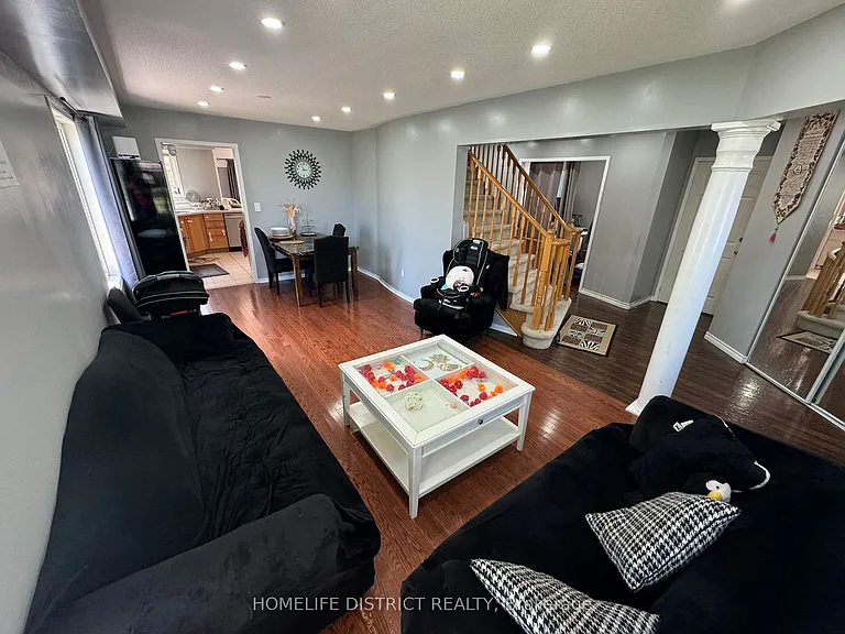 1100 Ashgrove Cres — Photo 14