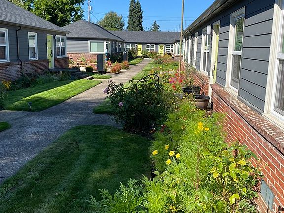 4th image of 2400 N Killingsworth St #4