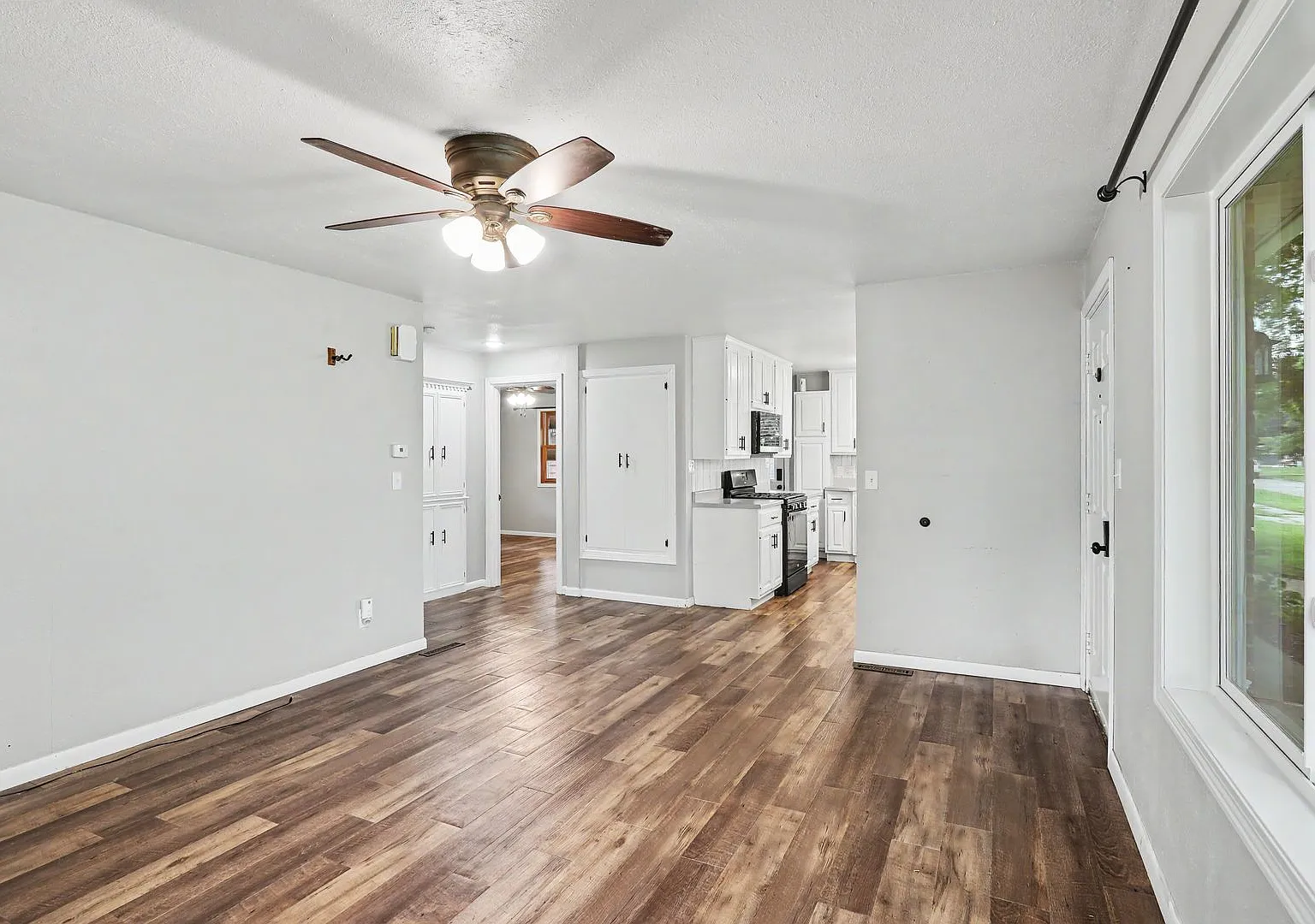 Rent: $1300; 2 beds — Photo 3