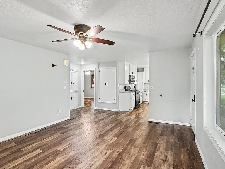 914 W 5th St — Photo 3