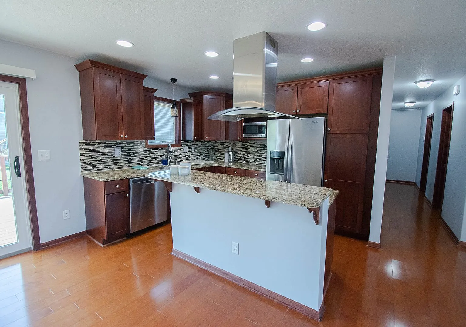 Spacious 5-Bedroom Home with 3-Car Garage — Photo 2