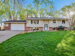 11429 Valley Ct, Burnsville, MN 55337