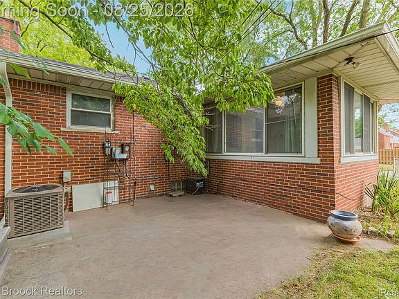 3rd image of 24601 Ridgedale St