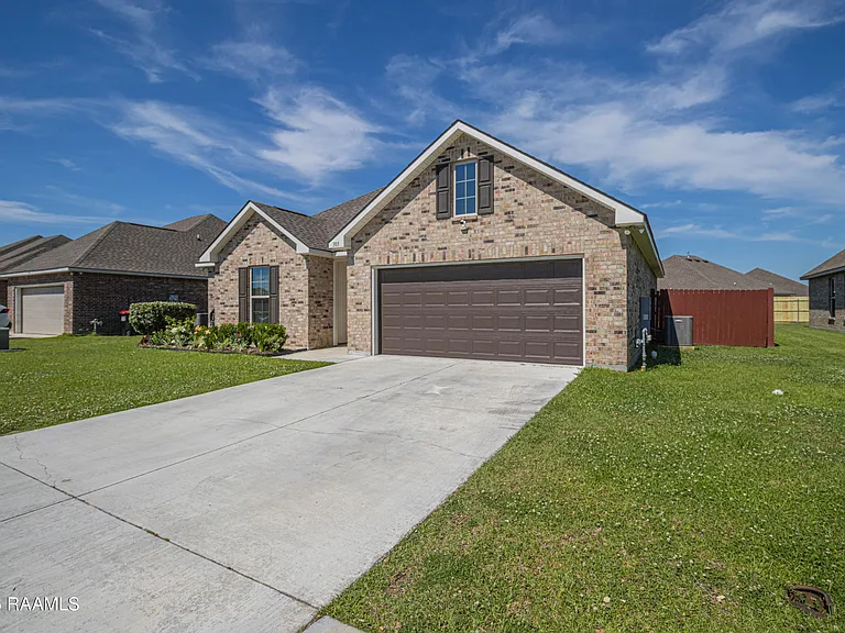303 Tall Meadows Ln — Photo 3