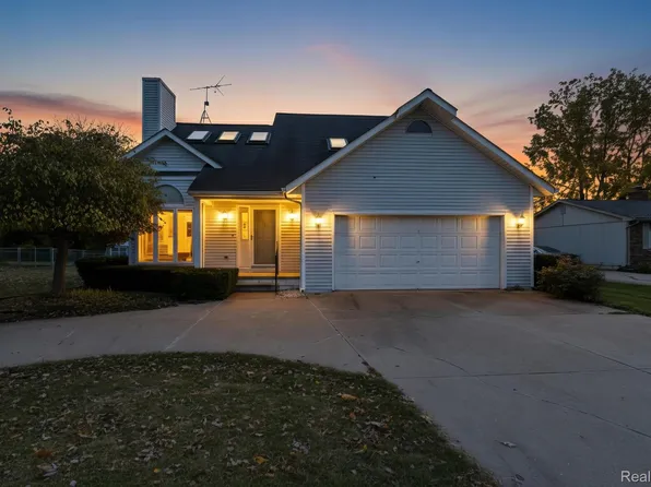 5071 June Dr, Almont, MI 48003