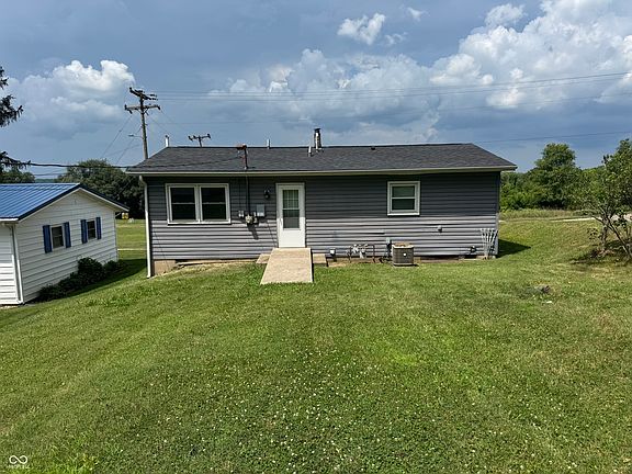 2nd image of 905 E Summit St