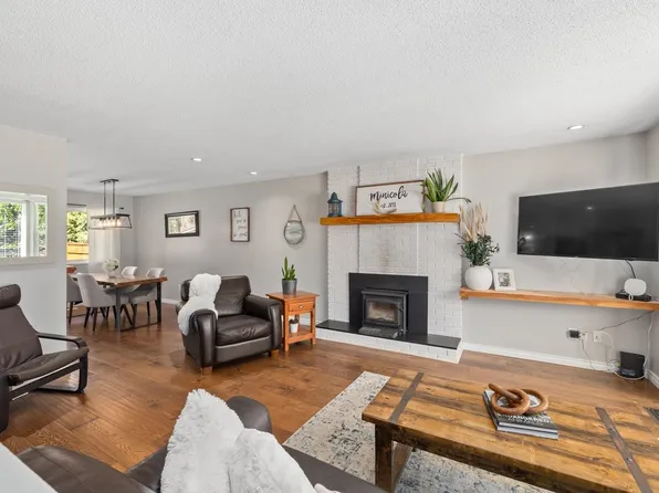 1715 Imperial Ave, Pt Coquitlam, BC V3B 5R6