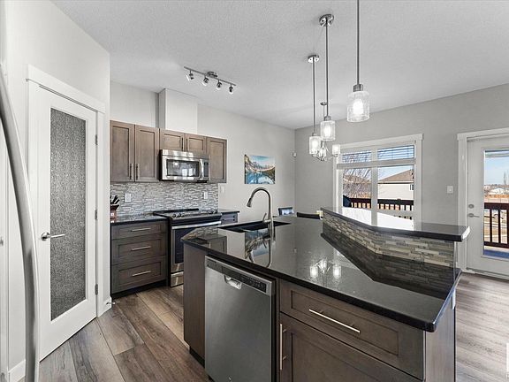 4th image of 1803 Graybriar Grn
