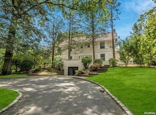 1254 Plandome Rd, Manhasset, NY 11030