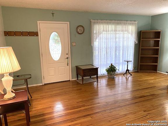 5th image of 221 Rosemont Dr