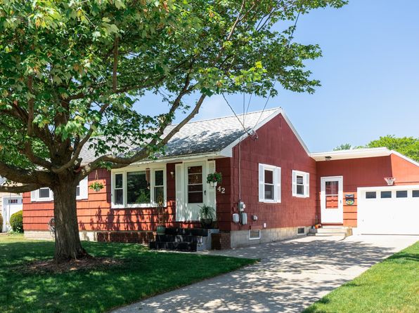 42 Tracy Dr