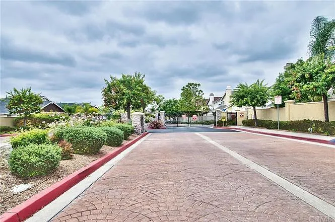 612 N Pageant Dr — Photo 12