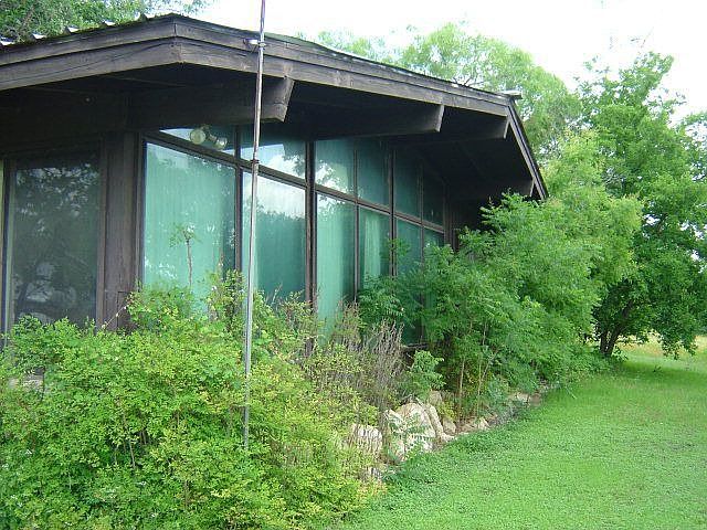 1st image of 2511 N Interstate Highway 35