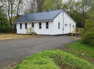29 Edwards St, Lincoln, ME 04457