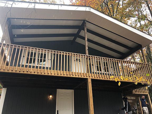 Covered deck and porch! 